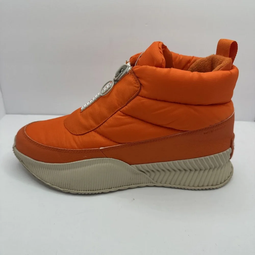 Sorel Out N About III Puffy Zip Orange Winter Boots Womens Size 9.5 NL4934-805